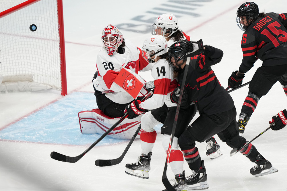法国冰球队击败瑞士晋级四强